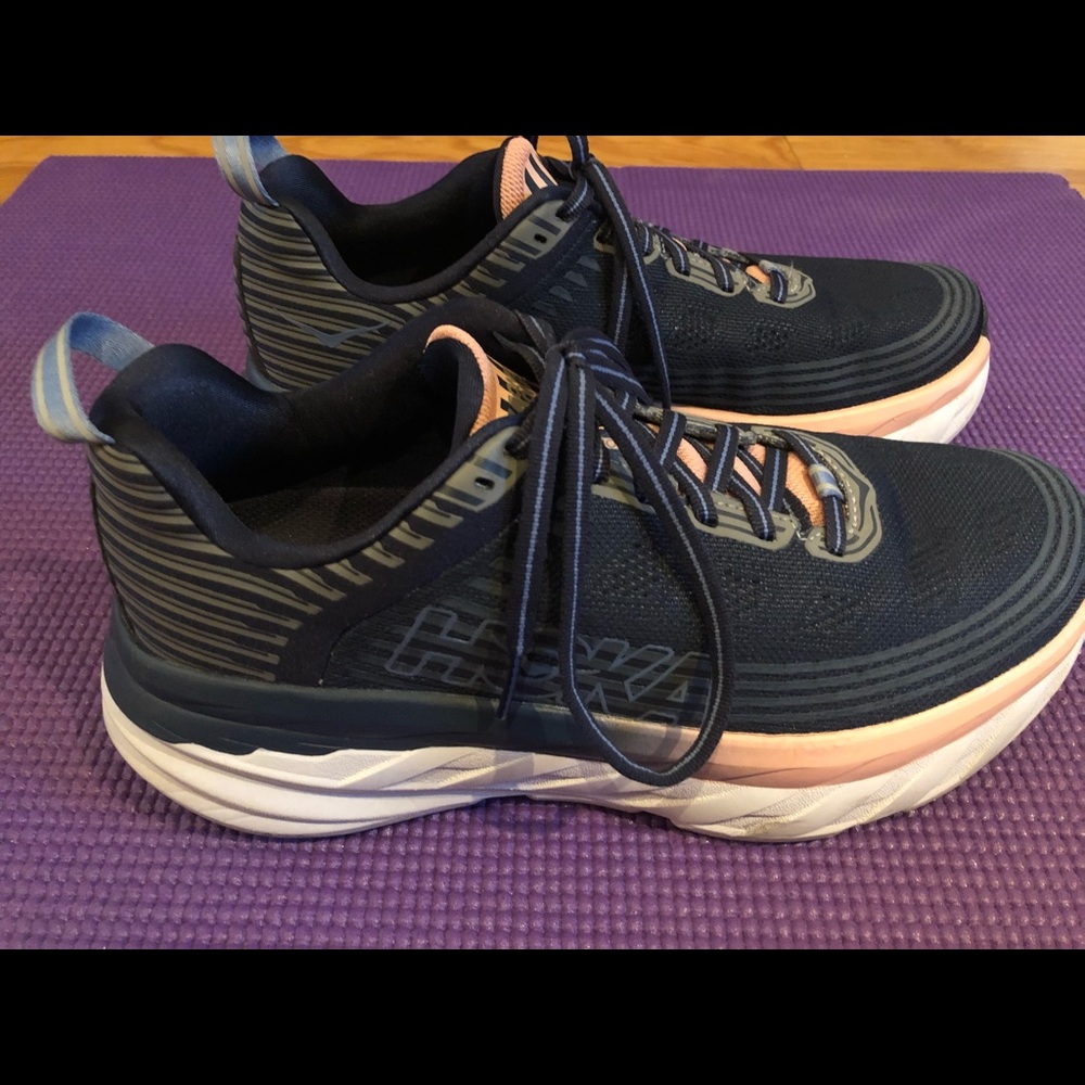 Women’s Hoka One One Bondi 6